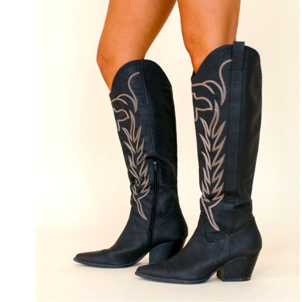 New Black Postie Boots size 10